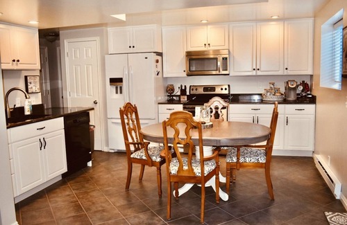 Sandy House | Centrally located Mountain Retreat, 12 miles to Snowbird/Alta