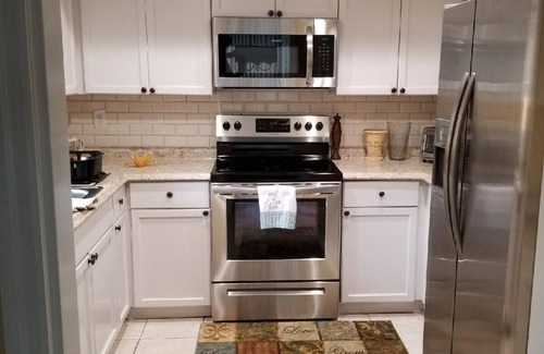 South Sarasota House | Centrally located Oasis