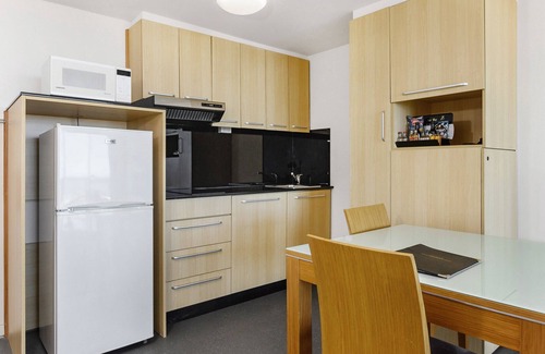 Gladstone Apartment | Centrally located one bedroom apartment