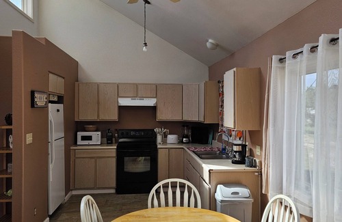 Espanola House | Centrally-located, sweeping mountain views!