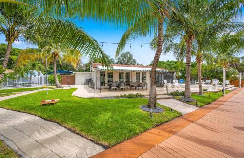 South New River Isles House | Centrally located Heated Pool Riverside View Access Citrus Key H0MES