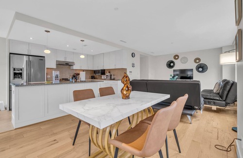 Penn Quarter Apartment | Centrally located Furnished Apt in Penn Quarter by RedAwning