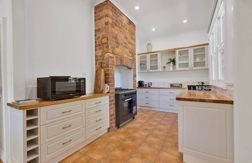Bairnsdale House | Centrally Located within the Bairnsdale Golden Triangle