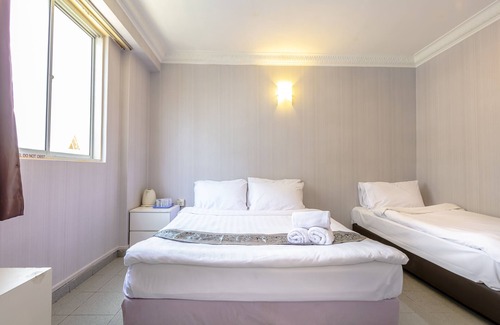 Geylang House | Centre of attraction, famous food & fruit! 12, 304