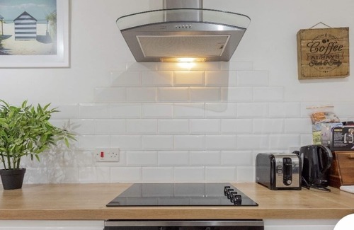 Reading City Centre House | Centre of Town, 3 bedrooms, sleeps 6, own parking and patio close to The Oracle