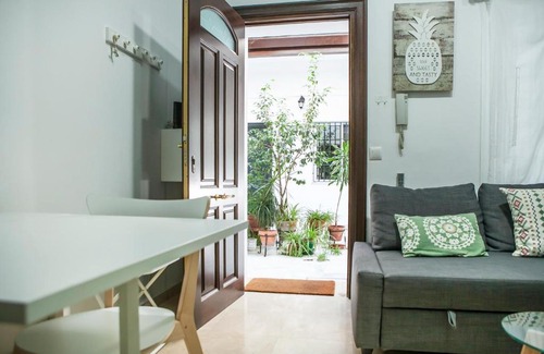 Feria Apartment | CENTRICO, PATIO TIPICO SEVILLANO