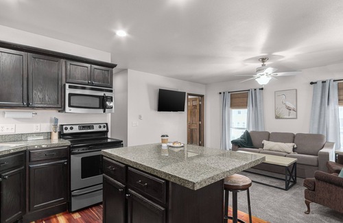 Kewaskum Apartment | Century Cafe Flat