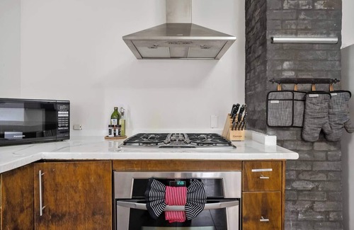 Richmond House | Century Casa - 3BDR, Sauna, Parking, Character
