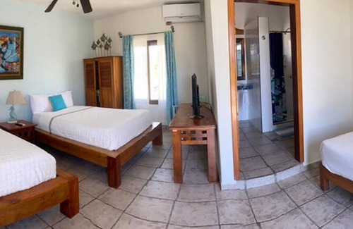 Barrio El Centro Hotel | Cesar Mariscos