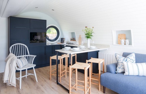 Glandyfi Cottage | CEUNANT, romantic, character holiday cottage in Aberystwyth