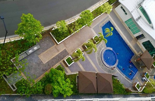 Pasay Condo | CF10C The Parkside Villas, Family room with kichen, dining,living area & balcony