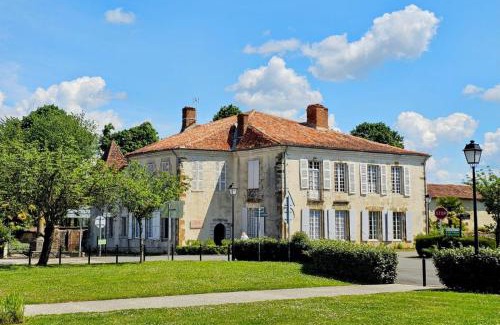 Vicq-d'Auribat Bed & Breakfast | Château Arche d'Aure