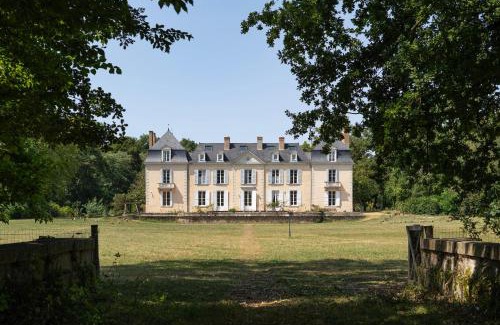 Bazouges-sur-le-Loir Villa | Château de Caillebert