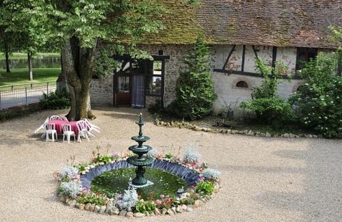 Theillay Bed & Breakfast | Château de la Frégeolière