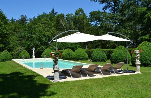 Vallon-en-Sully Bed & Breakfast | Château de Peufeilhoux