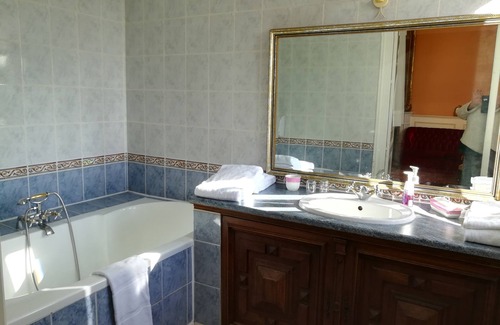 Bonnac-la-Cote Bed & Breakfast | Château de Saint-antoine