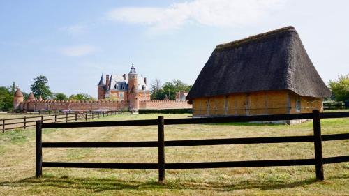 Boissey-le-Chatel Hotel | Château de Tilly