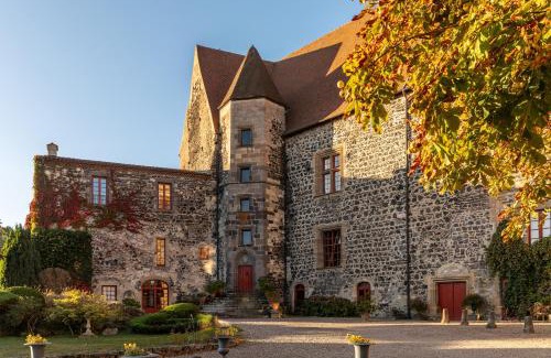 Saint-Saturnin Bed & Breakfast | Château royal de Saint-Saturnin