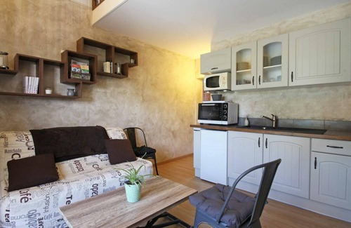 Sainte-Honorine-la-Guillaume Cottage | Charming Cottage: Heated Pool, Garden, WiFi, Near Village, Pet-Friendly