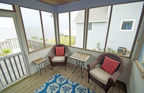 Colington Harbour House | CH207- Spectacular Soundfront, 3 BRs, Private Dock, Comm Pool, Tennis/Marina.