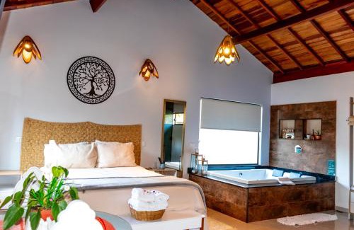 Costas House | Chalé Canto do Galo 1 - Hidro da Jacuzzi, Lareira Ecológica, Cozinha Completa, Wi-Fi 80mbps, próximo a comércio local e relaxando ao som do riacho