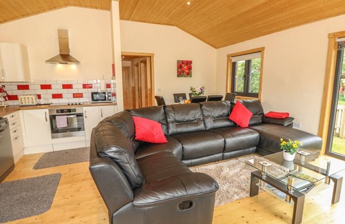 Chale Cottage | CHALE FARM LODGE, family friendly, character holiday cottage in Chale