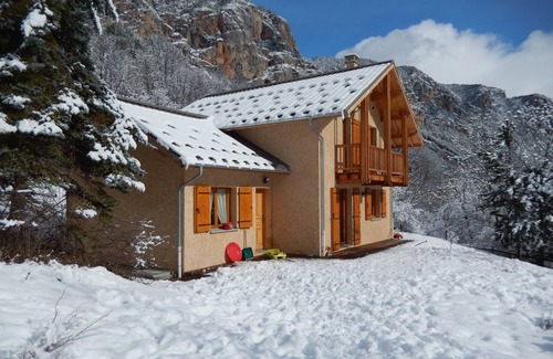 Freissinieres Ski Chalet | Chalet 10/12 people in the hamlet of Ecrins