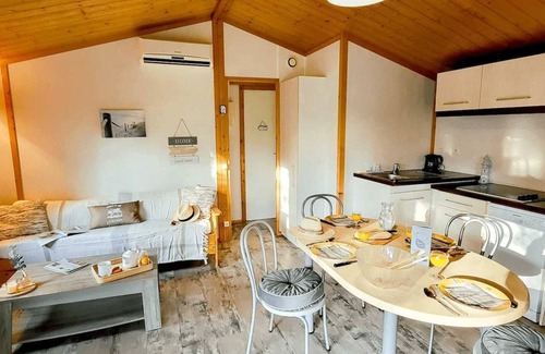 Saint-Denis-d'Oleron Ski Chalet | Chalet 2 étoiles - Piscine - eebbhi