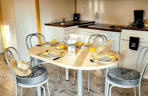 Saint-Denis-d'Oleron Ski Chalet | Chalet 2 étoiles - Piscine - eebbhi