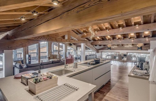 Les Brevieres Ski Chalet | Chalet, 200m from shops, sauna, terrace, balcony, tv, ski locker, 250m², Tignes