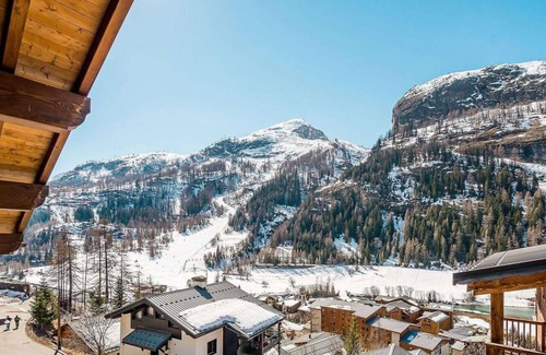 Les Brevieres Ski Chalet | Chalet, 200m from shops, sauna, terrace, balcony, tv, ski locker, 250m², Tignes