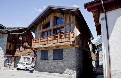 Le Praz Ski Chalet | Chalet, 200m from ski slopes, balcony, fireplace or stove, tv, 150m², Courchevel