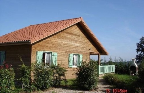 Saint-Mamet-la-Salvetat House | Chalet 3 Lou BRAISADOU on a farm, with heated indoor swimming pool