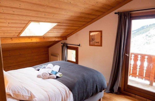 Meribel-Mottaret Ski Chalet | Chalet ∙ 5 bedrooms ∙ 10 guests