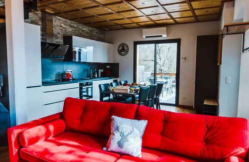 Saint-Pierre-d'Albigny Ski Chalet | Chalet 'Au Pied De L'arcluse' with Mountain View, Wi-Fi and Air Conditioning