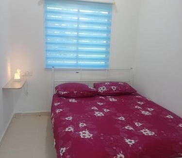 Batu Buruk Ski Chalet | Chalet aircond HSNZ KTCC RM50 OYO homestay RM100 Kakmah roomstay pantai timur guest house Kuala Terengganu