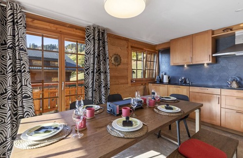 Chesieres Apartment | Chalet apartment with balcony and view of the Alps