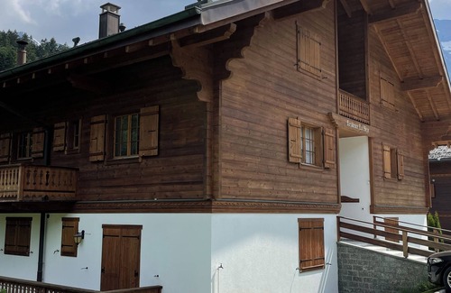 Champery Apartment | Chalet apartment with balcony and mountain view - three bedrooms, two bathrooms