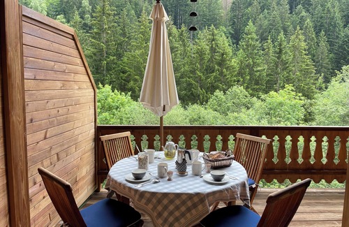Champery Apartment | Chalet apartment with balcony and mountain view - three bedrooms, two bathrooms