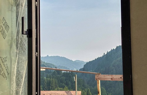 Les Gets Ski Chalet | Chalet APY - Large new chalet with terrace, 6 bedrooms, wifi, balcony etc.