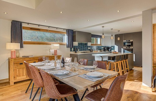 Chamonix-Mont-Blanc Ski Chalet | Chalet Arve- Central Chamonix - Sleeps 10 - Alpes Travel