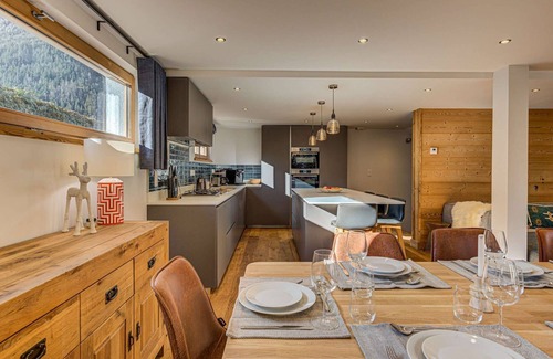 Chamonix-Mont-Blanc Ski Chalet | Chalet Arve- Central Chamonix - Sleeps 10 - Alpes Travel