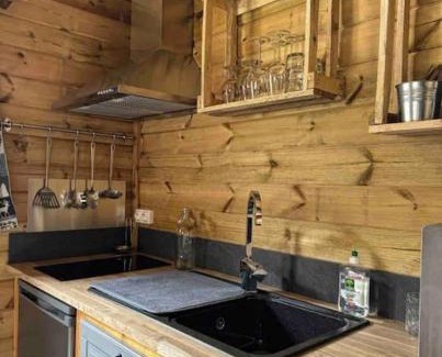 Rochesson Ski Chalet | Chalet Authentique - Insolite - Sauna & Télécabine - Ménage, serviettes, lit fait inclus