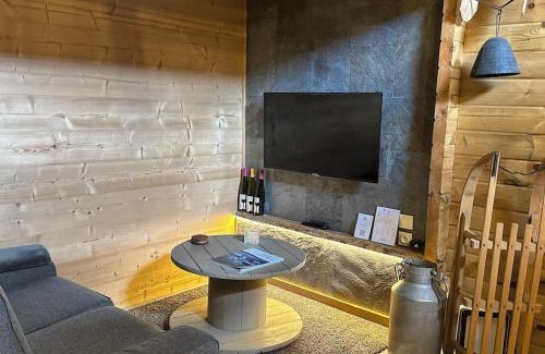 Rochesson Ski Chalet | Chalet Authentique - Insolite - Sauna & Télécabine - Ménage, serviettes, lit fait inclus