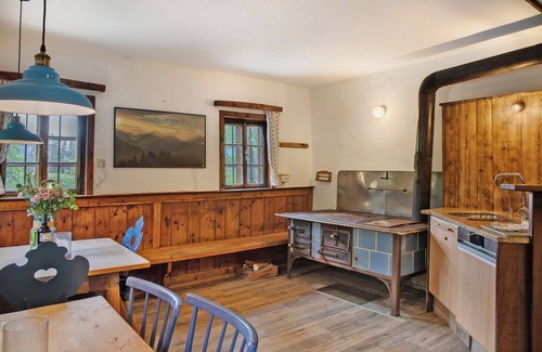 Holdernach House | Chalet 'Berghof Moosen' with Mountain View, Private Terrace and Wi-Fi