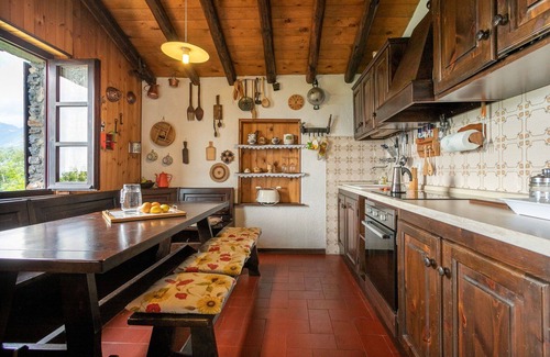 Peglio Apartment | Chalet Bodone, Lovely Private House By Halldis