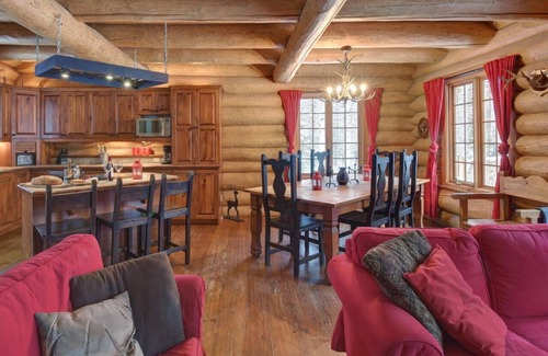 Saint-Faustin-Lac-Carre Ski Chalet | Chalet Le Solitude | 2 Bedrooms | Hot Tub | Nature