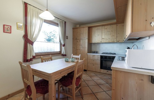 Bormio Apartment | Chalet Ceppo Bormio, ground floor apartment with bay window