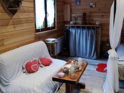 Louatre Ski Chalet | Chalet chaleureux à Louâtre avec piscine partagée