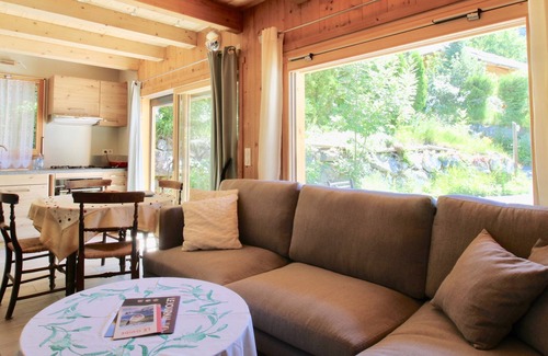 Forville Ski Chalet | Chalet "Charmant Petit Individuel" with Private Terrace & Wi-Fi